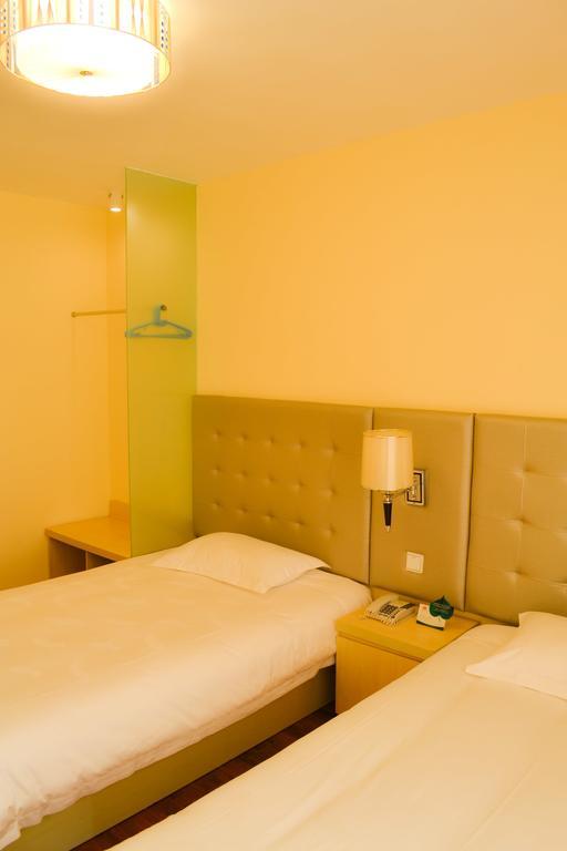 Qingdao Renjia Bussiness Hotel Екстер'єр фото