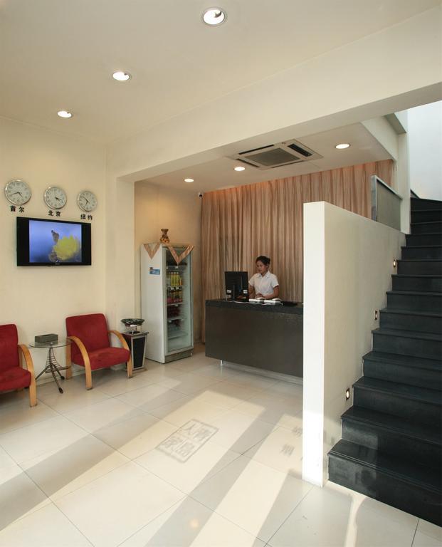 Qingdao Renjia Bussiness Hotel Екстер'єр фото